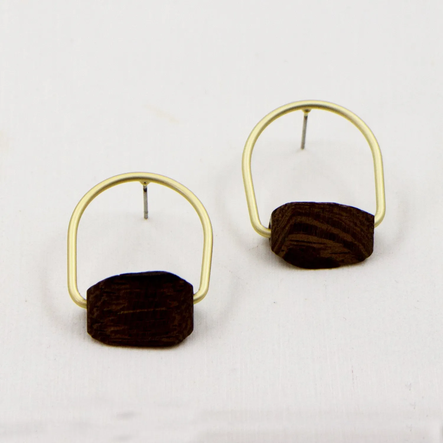 Edgy fine earrings with wooden component