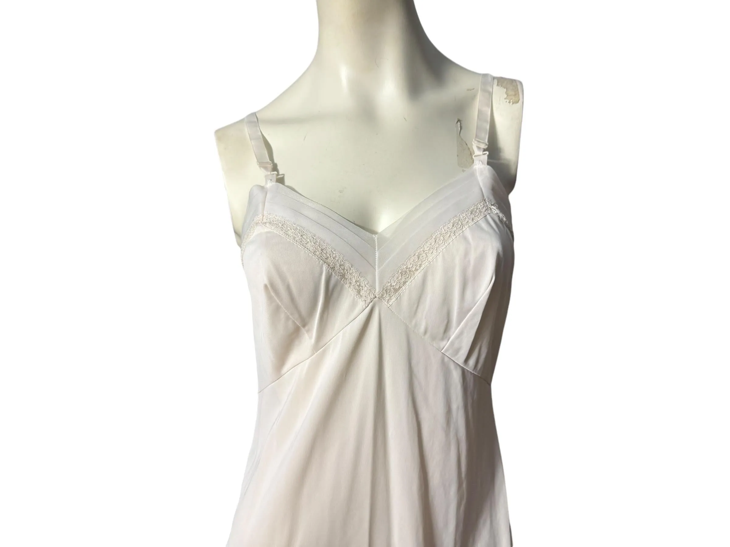 Vintage white full slip Snowdon 36 M
